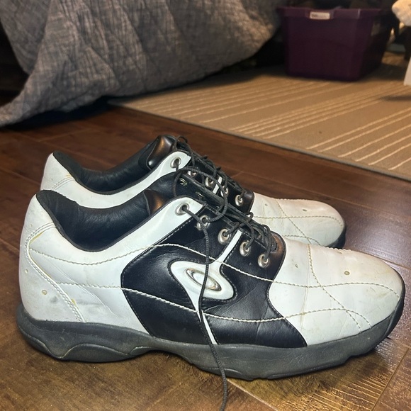 Rare vintage Oakley leather golf shoes with spikes - Picture 3 of 16